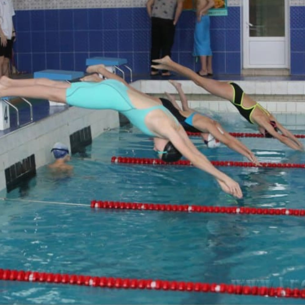 Бассейн Калинковичской СДЮШОР-1. Первенство по плаванию "Крещенские морозы"